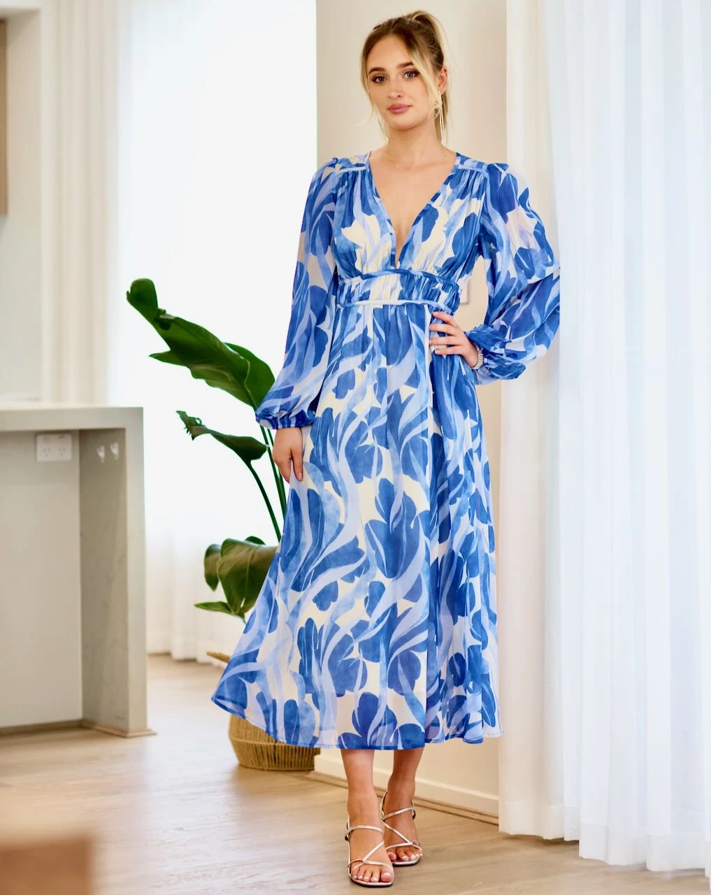 Poppy Chiffon Maxi Dress - Blue Print 5 Poppy Chiffon Maxi Dress - Blue Print - Image 3