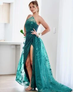 Juliette Strapless Glitter Gown - Emerald 19 Juliette Strapless Glitter Gown - Emerald -Curvy Charm Store 1N3A4493 b76399c4 a63d 4634 a03a 4a360e856828