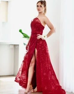 Juliette Strapless Glitter Gown - Wine -Curvy Charm Store 1N3A4639 16d4c0d3 c65c 4001 9274 8a4fefb2f36a