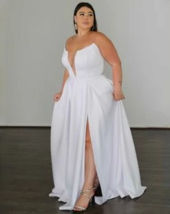 Belle Scuba Gown - White 15 Belle Scuba Gown - White -Curvy Charm Store E571110C 1C54 4CF6 A3F0 2AF7A194AB58 1 201 a