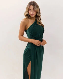 Isabel Maxi Dress - Green -Curvy Charm Store Isabel.green .front .close