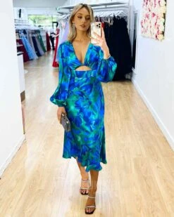 Kora Satin Midi Dress - Green/Blue Print 19 Kora Satin Midi Dress - Green/Blue Print -Curvy Charm Store Kora Satin Midi Dress Front Green Blue Print f986e64f 4c50 4719 b3e4 b6d02b9c13db